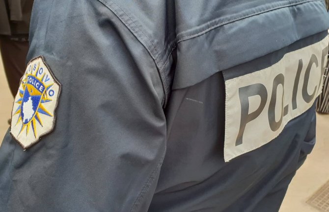 Kosovska policija pretresa magacin u Leposaviću, sumnja se da je u njemu oružje