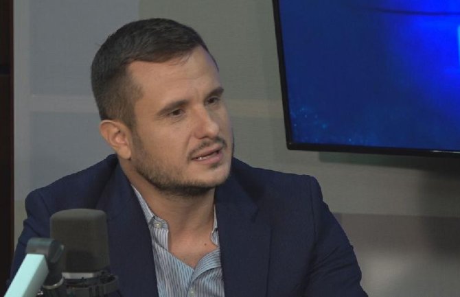  Zenović: I dalje priča o formi, a ne o suštinskim planovima vlade