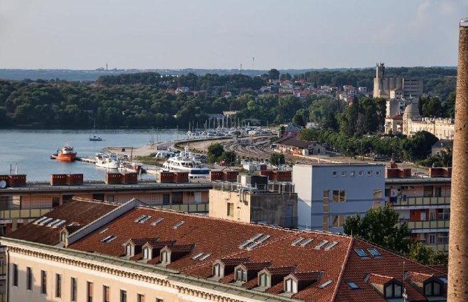 Pula želi da zabrani toplese i alkohol na plaži