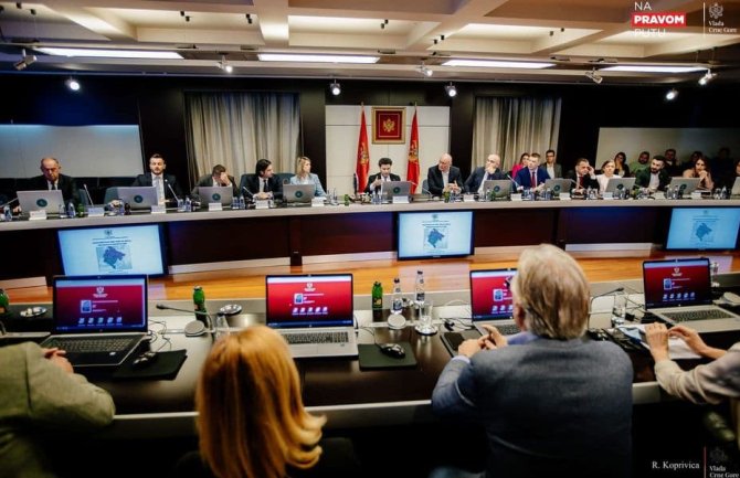 Zarade u državnom sektoru rastu, a produktivnost pada