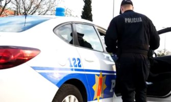 Odbio alkotestiranje pa pokušao da napadne policajca