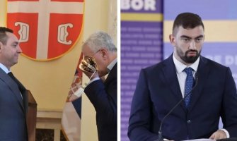 Abazović odnio Vulinovu sablju iz Vlade; Klikovac: Ovo pokazuje kome je služila Vlada brata Abaza