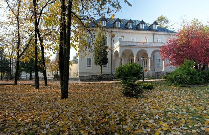 U nacionalnoj biblioteci na Cetinju nalaze se gotovo sva Šešeljeva 'djela'