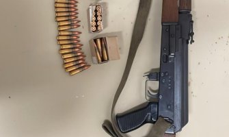 U Kotoru uhapšena osoba zbog nasilja u porodici: Naknadno kod njega pronađena automatska puška i uhapšen i za nedozvoljeno držanje oružja