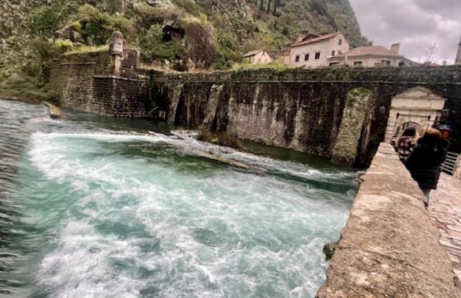 Kotor: Nabujala Škurda na Tabačini