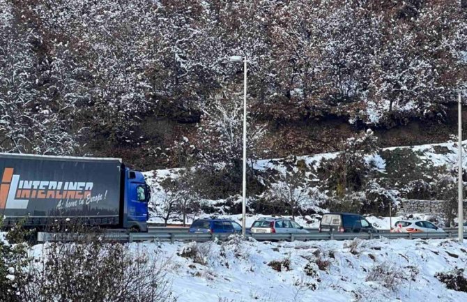 Rekonstrukcija puta Berane – Bijelo Polje: Zbog zastoja na gubitku i prevoznici i putnici