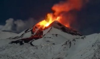  Snažna erupcija Etne ponovo obasjala nebo iznad Sicilije
