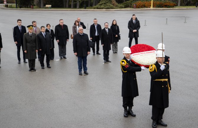 Mandić položio vijenac u Anitkabiru