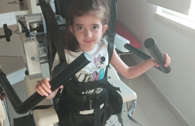 Fondacija „Budi human“: Za liječenje Lane Šćepanović potrebno 27.203 eura