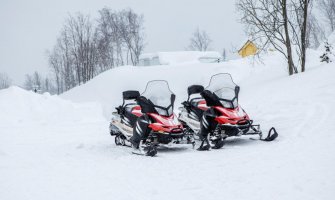 Dva vozača motornih sanki pronađena mrtva na istoku Aljaske