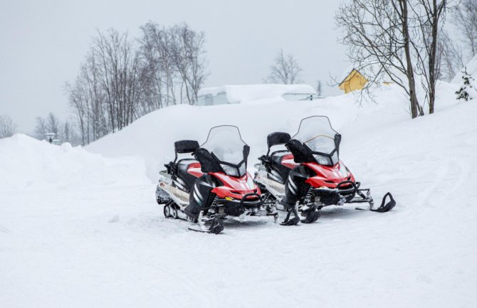 Dva vozača motornih sanki pronađena mrtva na istoku Aljaske