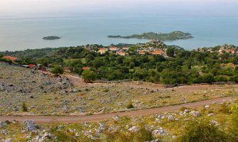 Đeka: Nadležni da reaguju na nelegalnu gradnju na ostrvu Beška