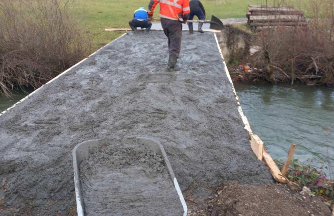 Riješen problem prelaska preko rijeke u Tomaševu: Složnim radom nikla ćuprija na Ljuboviđi