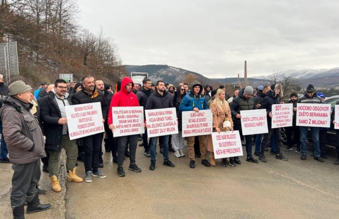 Blokadom puta građani zatražili: Vlada da prekine maćehinski odnos prema Beranama