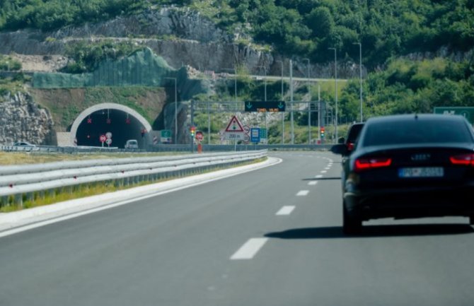 Udes u tunelu Sozina: Jedna osoba povrijeđena, saobraćaj obustavljen