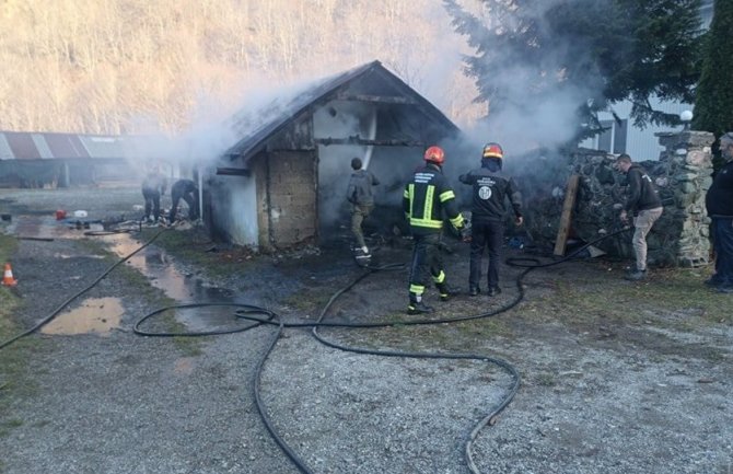 Gorio pomoćni objekat kod motela 