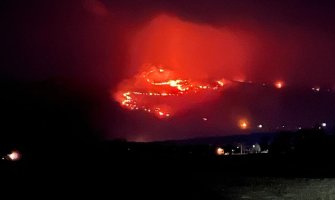 Gori iznad Gornjeg Polja, nema ugroženih kuća