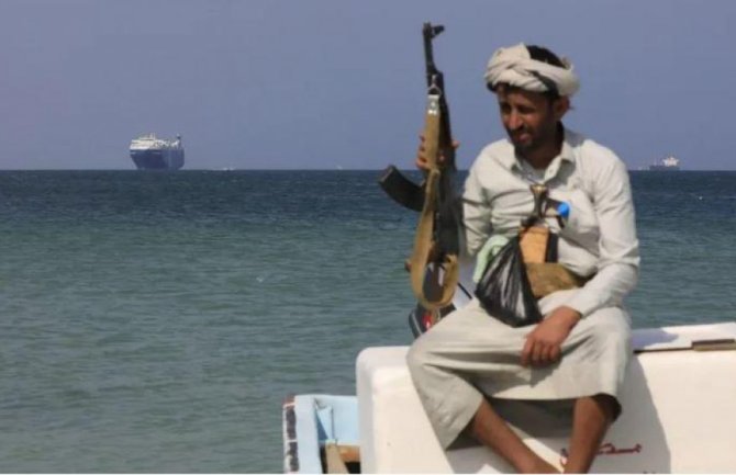 Huti pogodili američki brod u Adenskom zalivu