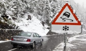 Na sjeveru otežano saobraćanje zbog snijega, poledice, jakih udara vjetra i mećave