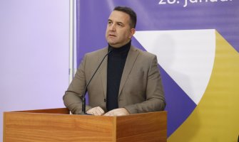 Eraković: Predstavnici vlasti u Tuzima prave koalicije sa onima koji idu na noge Vučiću i slave sa teroristima