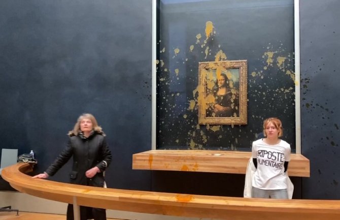 Mona Liza: Demonstranti bacili supu na sliku Leonarda da Vinčija