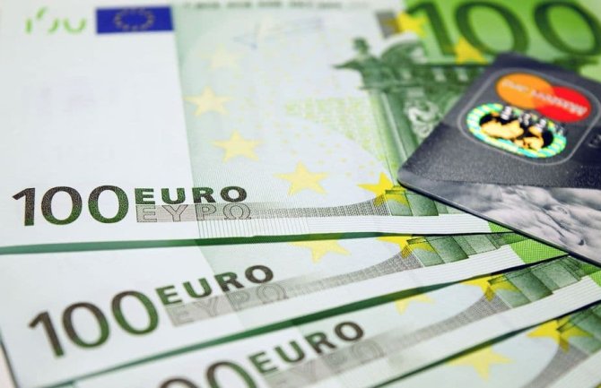Prosječna bruto zarada korisnika budžeta 1.165 eura