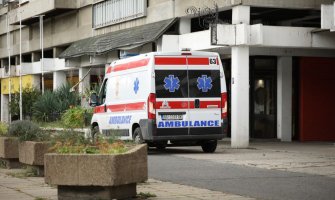 Žena pala sa petog sprata u Beogradu: Preminula na licu mjesta