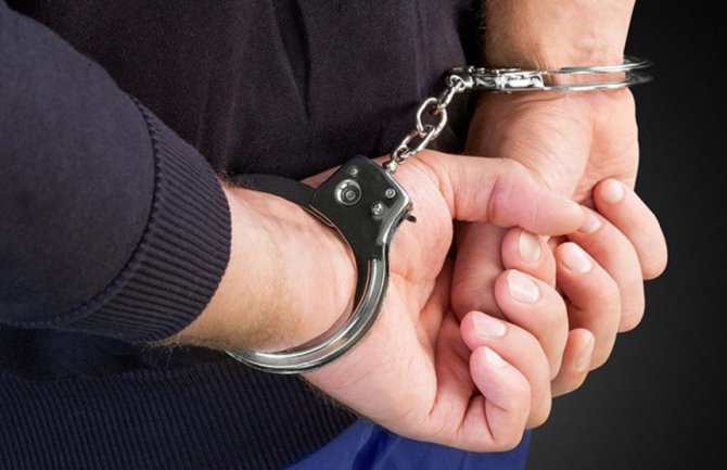 Ulcinjanin omalovažavao i ometao policijske službenike, kažnjen sa 1500 eura