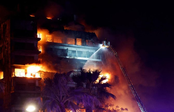 Lokalne vlasti: U požaru koji je zahvatio stambenu zgradu u Valensiji poginule najmanje četiri osobe
