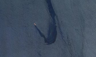 Napad Huta na brod u moreuzu Crvenog mora izazvao opasnu naftnu mrlju