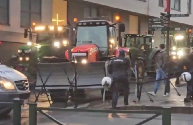 Protest farmera u Briselu: Sukobi sa policijom, blokirani putevi