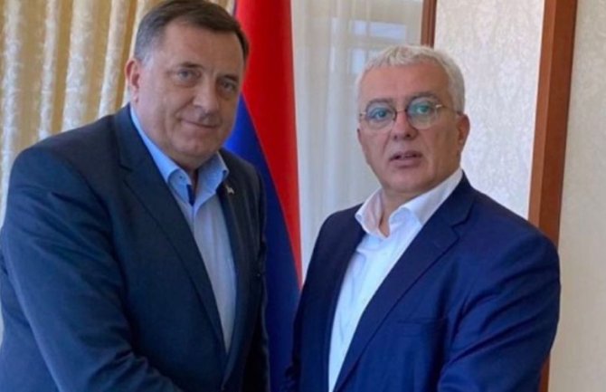 Dodik sjutra sa Mandićem