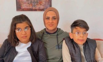 Autizam i Irak: Majka koja na Instagramu objavljuje kako živi njeno dvoje djece