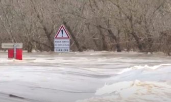 Bujične poplave u Francuskoj odnijele najmanje četiri života, nestalo dvoje djece