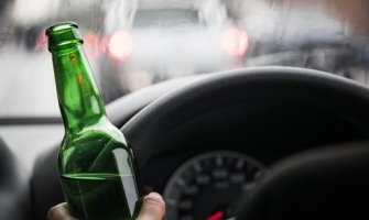 Državljaninu Srbije 30 dana zatvora zbog upravljanja “taxi” vozilom sa preko dva promila alkohola