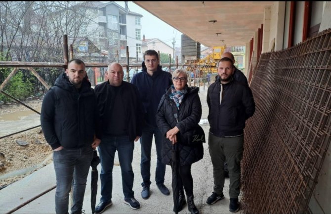 Nikšić: Vlasnici stanova sporne zgrade u Ulici Živka Nikolića traže tačan datum završetka radova