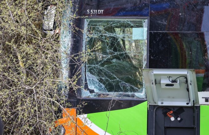 Njemačka: Novo prevrtanje autobusa - 20 povrijeđenih, jedno teže
