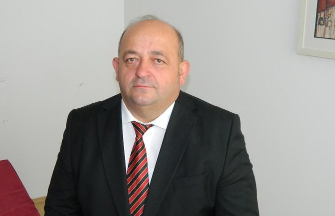 Agović osudio nasilje nad Arianom Rastoderom