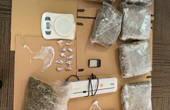 Spriječena dalja distribucija narkotika: U Podgorici uhapšena osoba zbog kokaina i marihuane