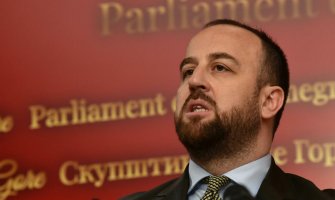 Spajiću pisalo 35 poslanika, trojica iz većine: Traže da Vlada bude sponzor predloga rezolucije o genocidu u Srebrenici