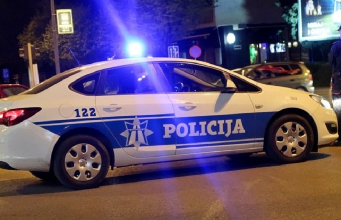 ODT Bijelo Polje: Izgubio kontrolu nad automobilom, udario u kafić, povrijeđeno četvoro