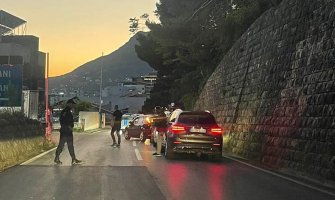 Sutomore: U lančanom udesu povrijeđena jedna osoba