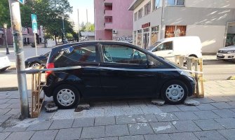 Parkirao u pješačkoj zoni: Ovako građani Sarajeva kažnjavaju nesavjesne vozače