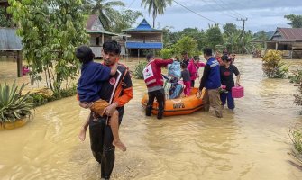 Klizišta i poplave u Indoneziji: Najmanje 15 osoba poginulo, odnijete desetine kuća, oštećeni putevi