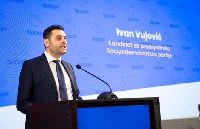 Vujović: Ne mogu zajedno EU i negatori genocida, Spajiću, moračeš da izabereš