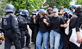 Stotine demonstranata se sukobilo s policijom u blizini Berlina