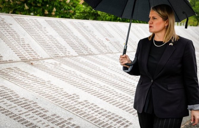 Američka podsekretarka Allen se poklonila žrtvama genocida u Srebrenici