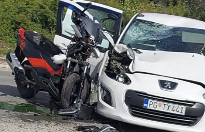 Tivat: Sudar automobila i motora, saobraćaj u prekidu