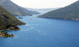 Pritisci na zaposlene i građane, BIL pomažu u kampanji, prostorije javnih preduzeća pretvorene u izborne štabove...