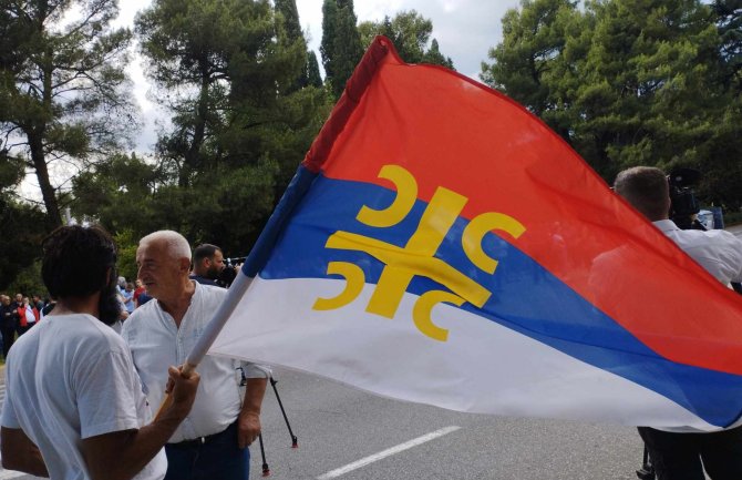 U Podgorici neprijavljeni protest zbog Rezolucije u Srebrenici